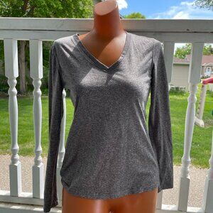 Danskin Now Long Sleeve V-Neck Top – Size XS (0–2)